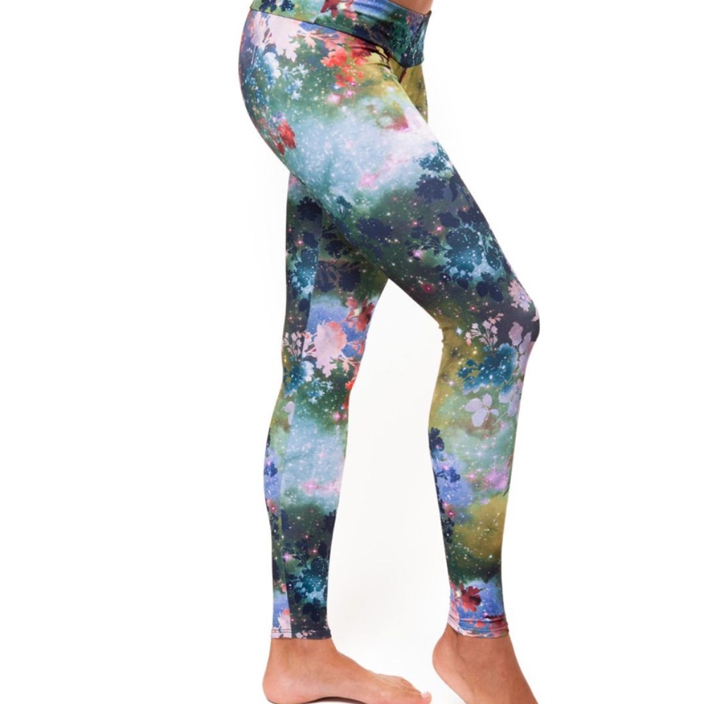 Onzie Mid-Rise Full Length Nature Galaxy Leggings
